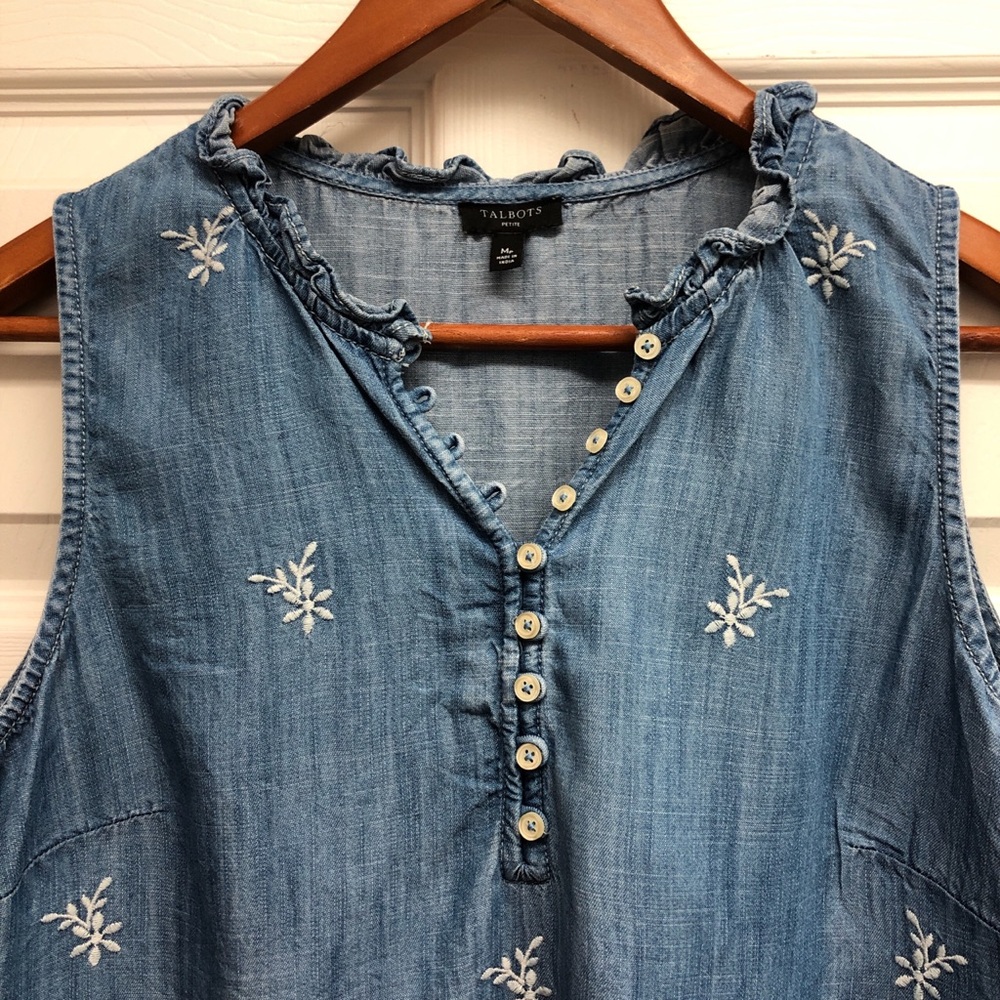 Talbots Light Blue Embroidered Chambray Sleeveless Top Medium Petite